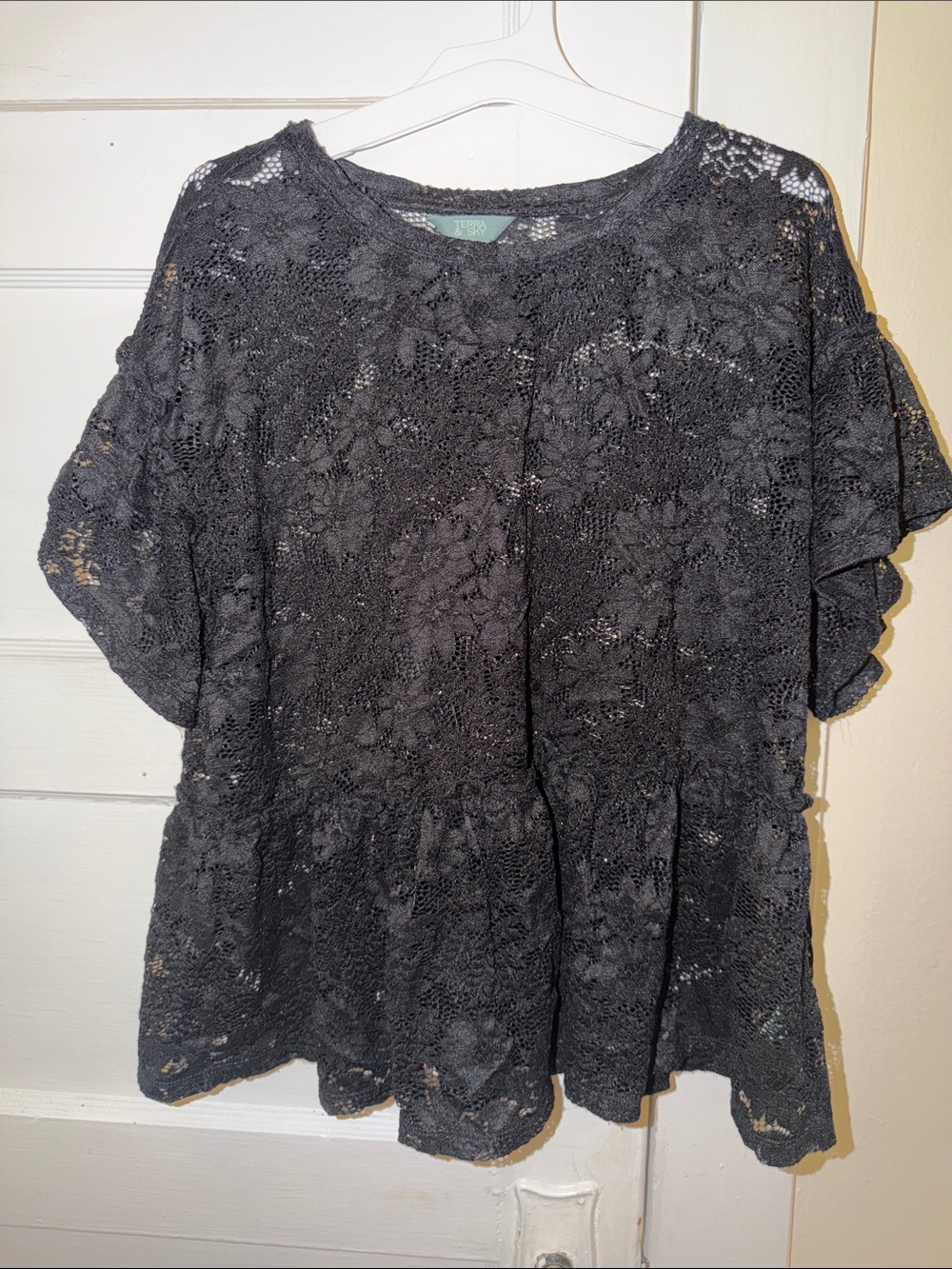 Terra & Sky Black Floral Lace Short Sleeve Blouse